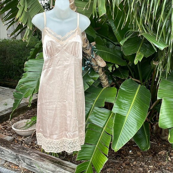 Belle Poque Dresses & Skirts - Belle Poque lace trim retro satin slip dress